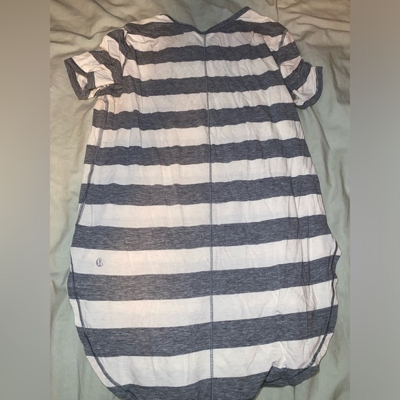 Lululemon Stripe Heathered Medium Grey Yogini 5 Year Short Sleeve Tee - Picture 4 of 4